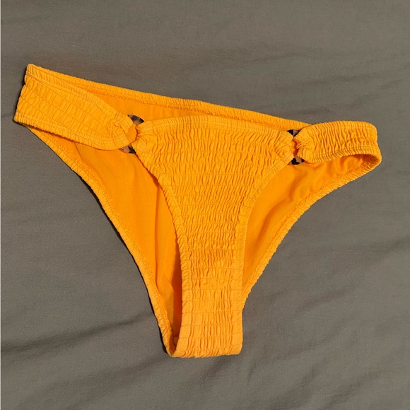 Bikini - Picture 8 of 8